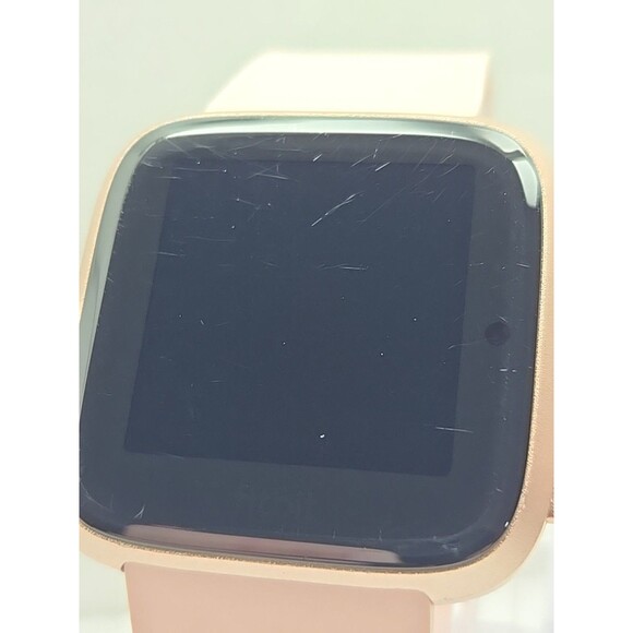 Fitbit Versa FB504 Smartwatch Fitness Heart Rate Bluetooth Activity W/ Charger - Picture 4 of 11